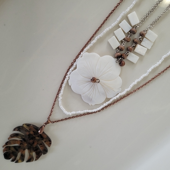 Vacation Vibes Floral Beachy Necklace Bundle: AVON, PAPARAZZI, etc. - Picture 7 of 16